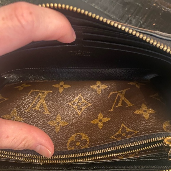 Authentic LOUIS VUITTON Retiro Zippy Wallet Monogram Canvas - Picture 11 of 16